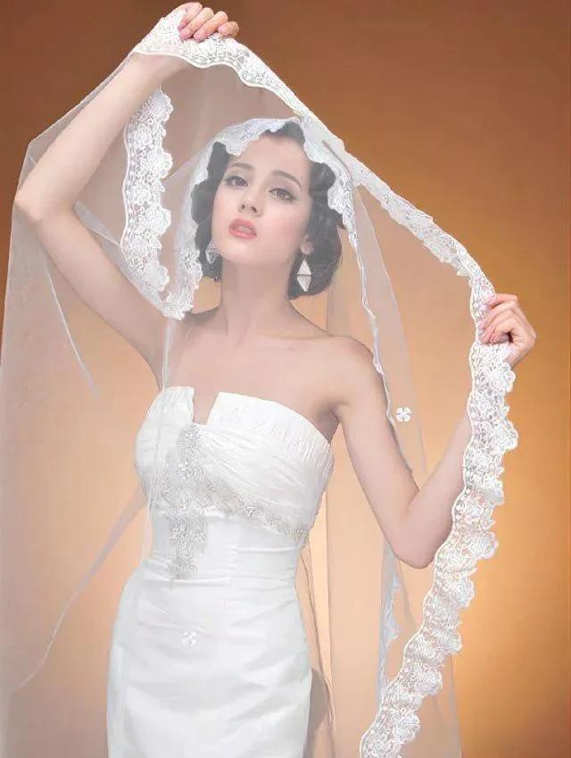 15岁的迪丽热巴拍的婚纱大片，到现在都秒了多少人啊！