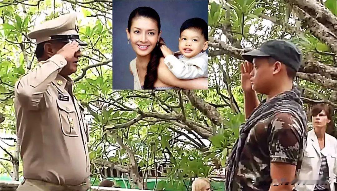 提帮功玩得的时候挺开心的，穿着军装的他又很严肃。虽然妈妈不在他身边，但看起来他日