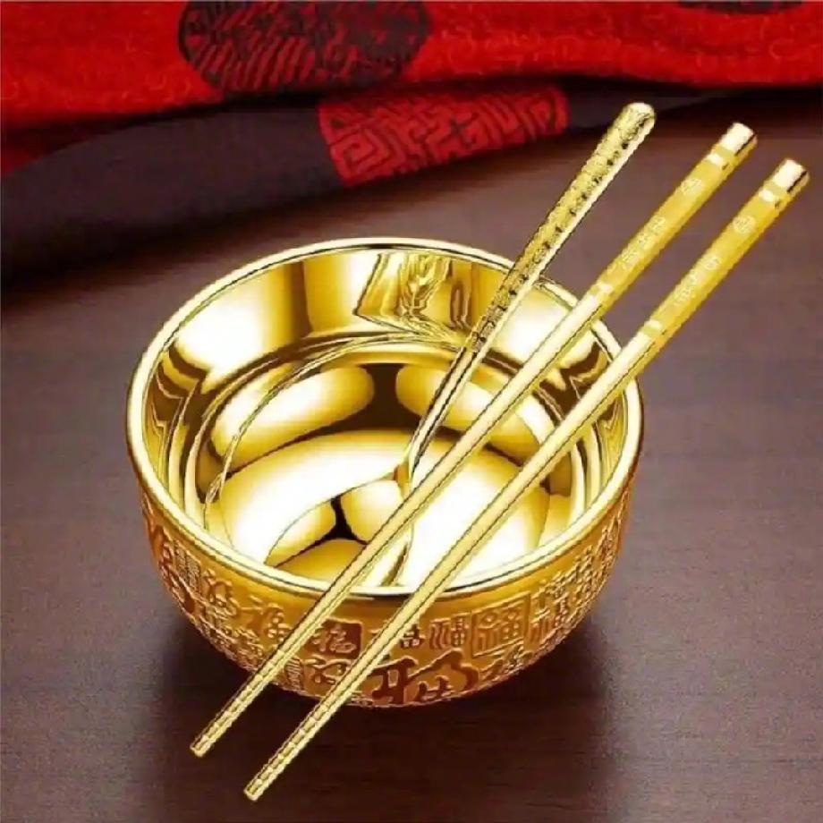 上个月，一个读者请我吃饭。他刚办完离婚手续。不是出轨，不是家暴，甚至没有一次像