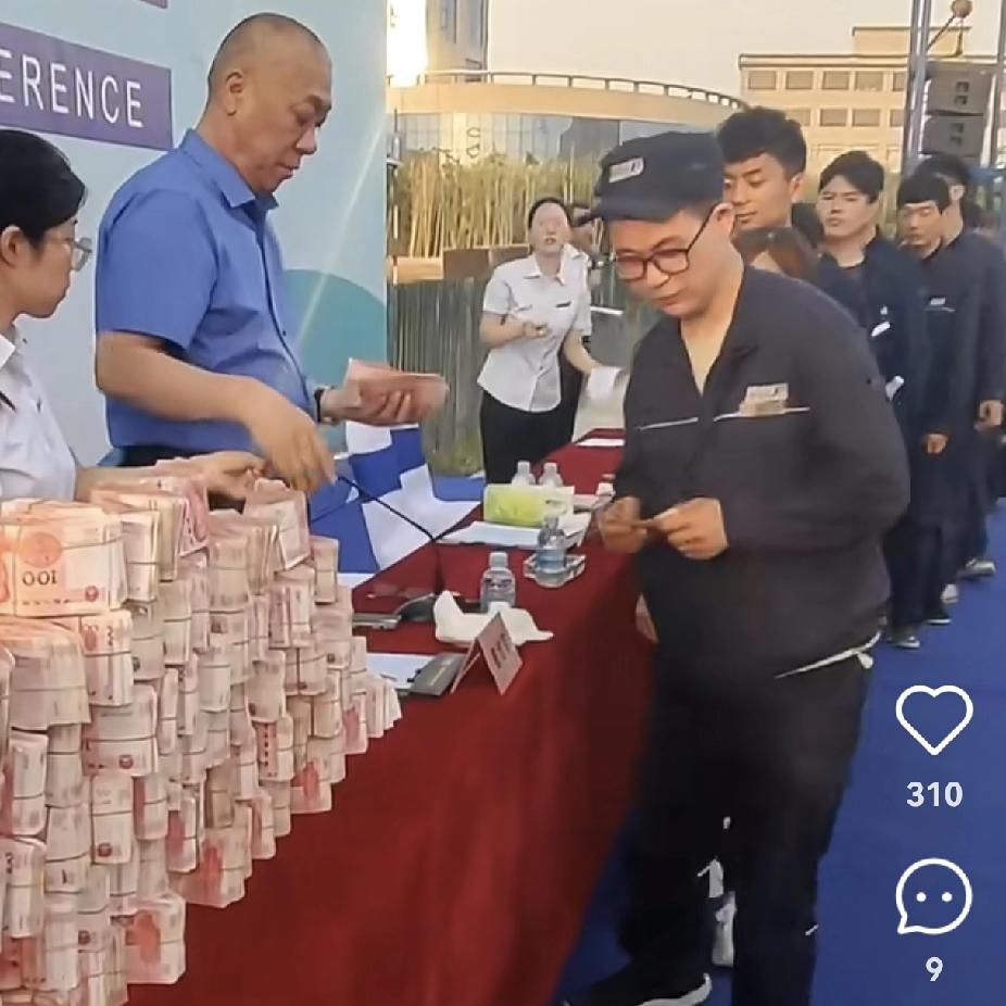 “我这公司从来不打卡，下雪天可以晚来，有事打个电话就行。”说这话的，是河南省