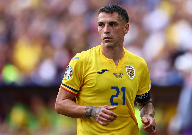 足球报: 斯坦丘飞抵大连并完成体检, 重返中超已没有任何悬念