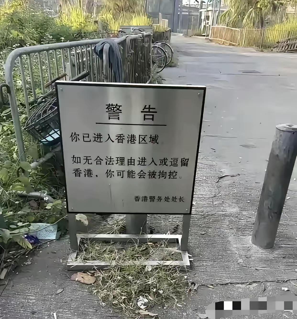 这种牌子落款应该写单位，不应该写职务。