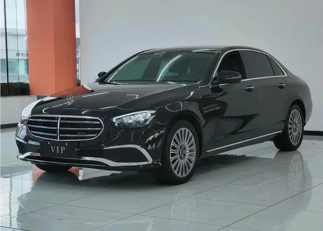 奔驰E300已经开了一年的时间了，现在想想居然比不上30万的自主品牌汽车，也就是