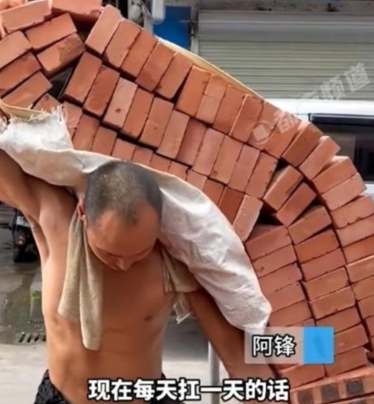 “这是有命挣，没命花的钱”！广东广州，一位35岁小伙每天靠着“苦力”扛楼，每天可