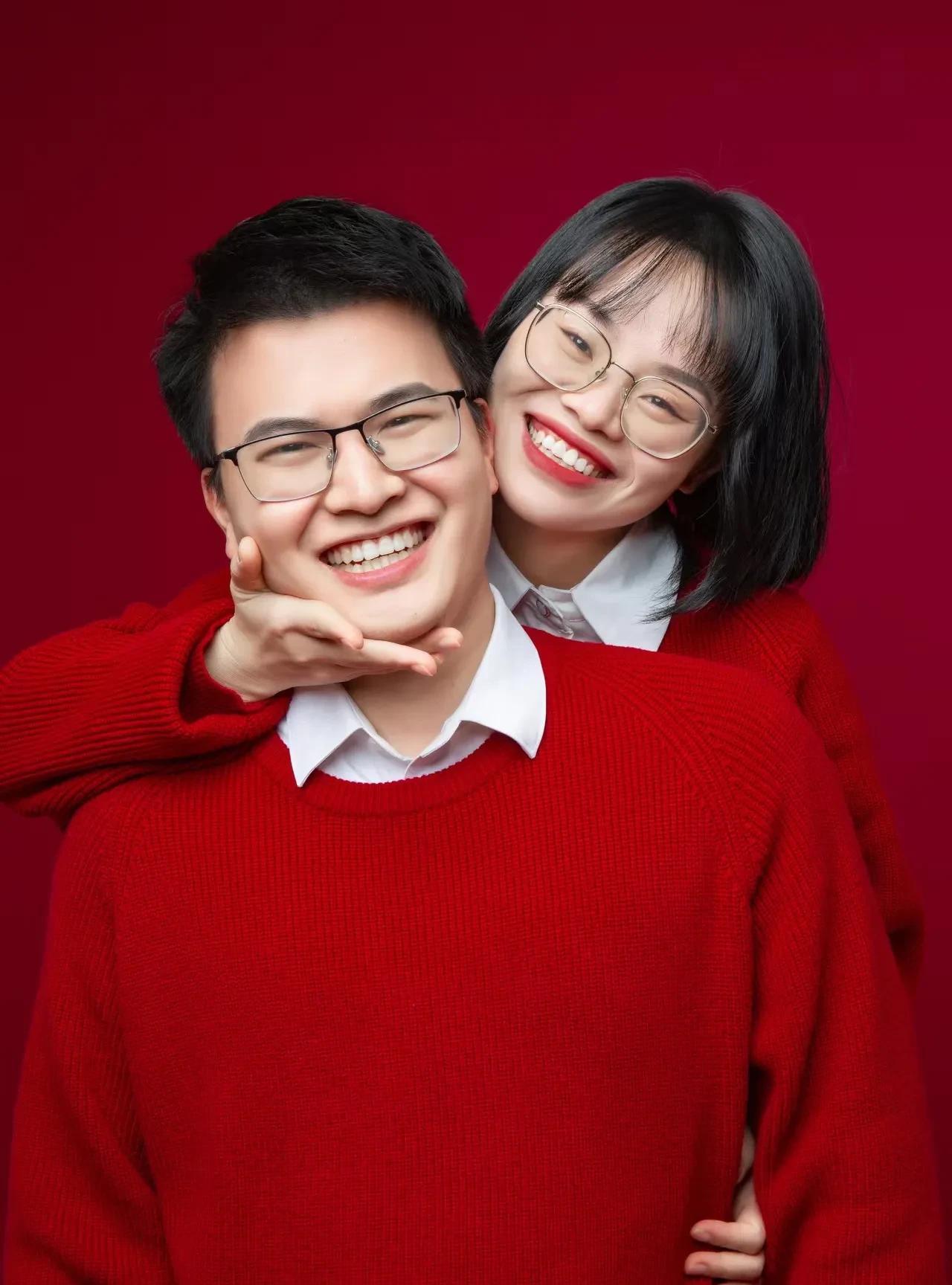 孙彩虹说，我大学学的酒店管理，因为我知道父母供养我读书不容易，所以在大学里我也很