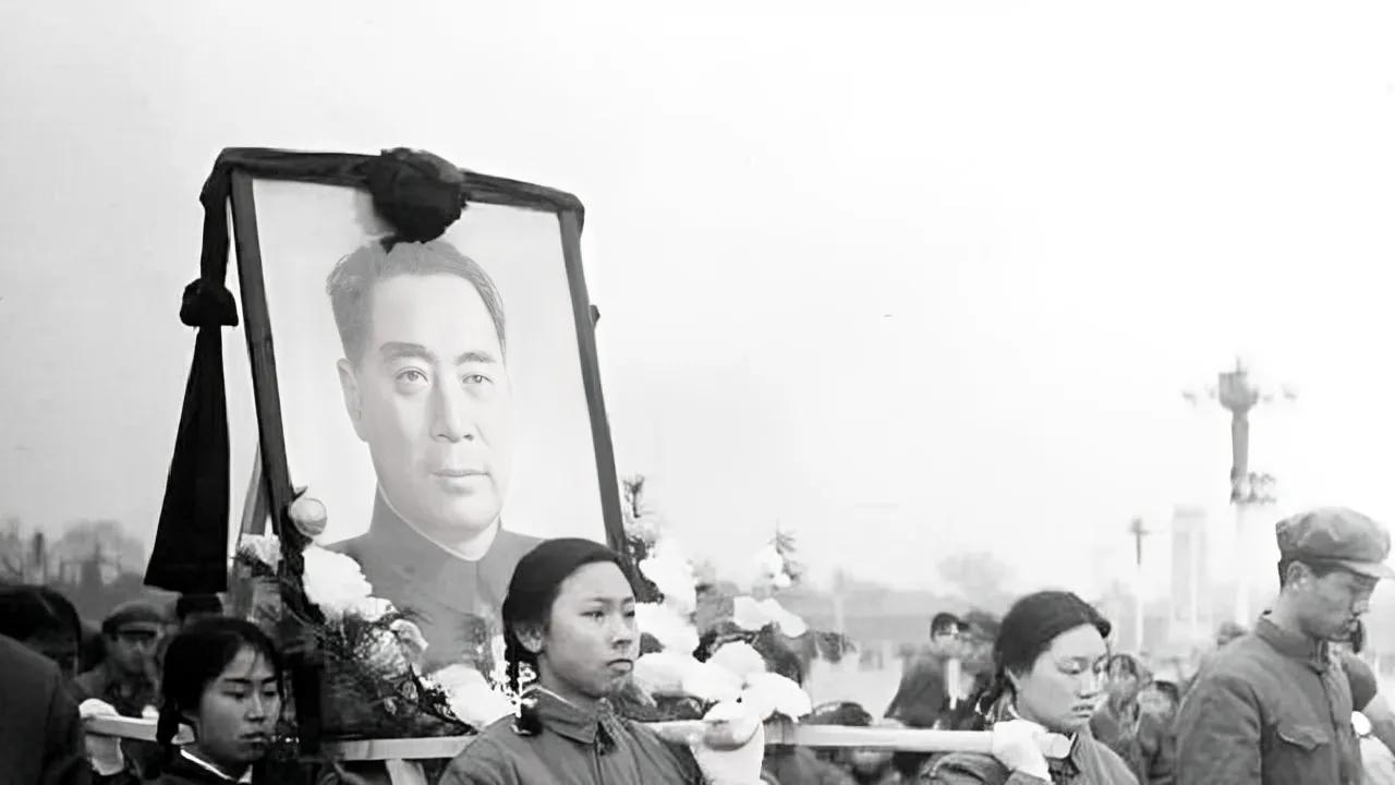 为什么很多人用“千古一人”来评价周恩来的一生?