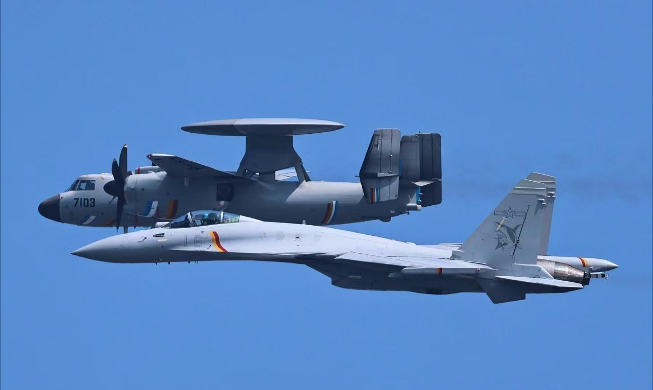 【六月最好的一张照片】海军航空兵空警-600原型机（7103）与歼-15T16号
