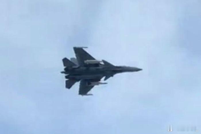 外媒称最新图片证实中国的歼-15舰载战斗机装备了YJ-15超音速反舰导弹，标志着