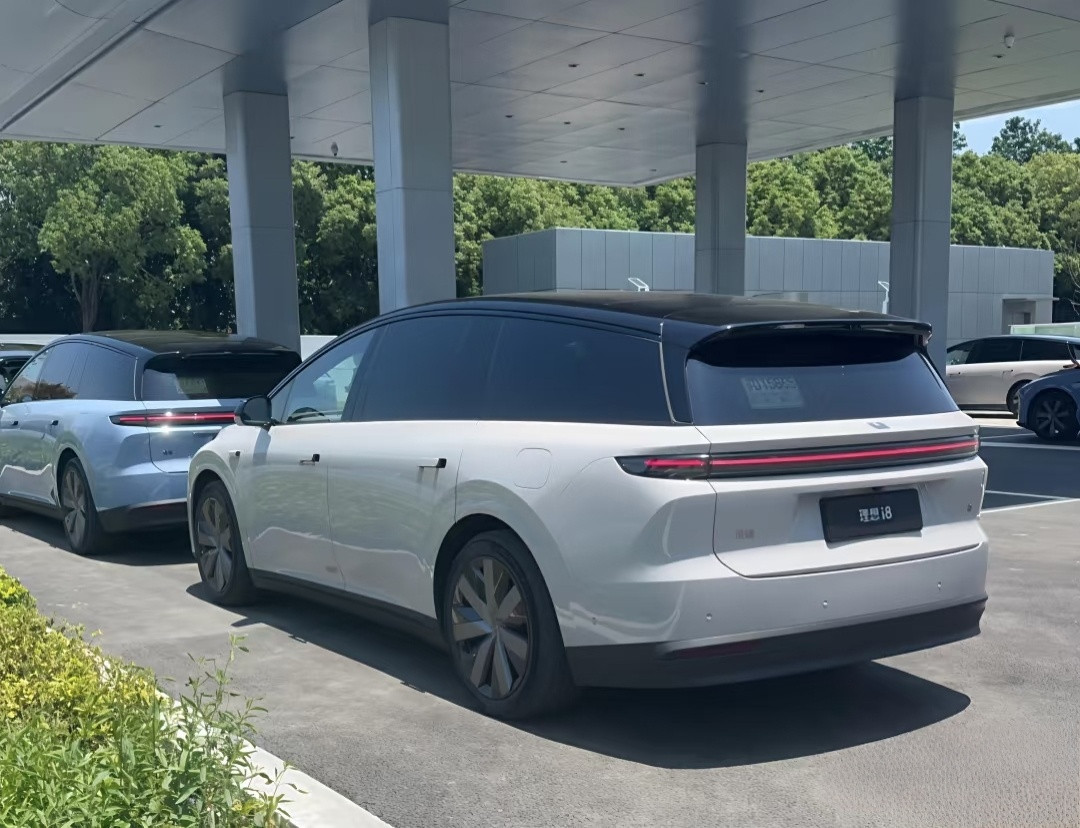 今日份理想i8，这个斜后方45°感觉怎么样？[思考]大v聊车​​​
