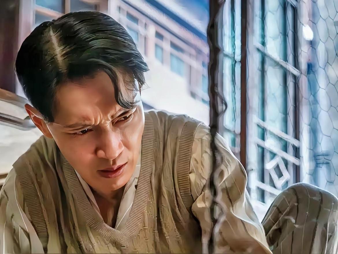 追剧《八千里路云和月》我看剧喜欢刨根问底，张云旗能在法租界的洋行有一份体面的工