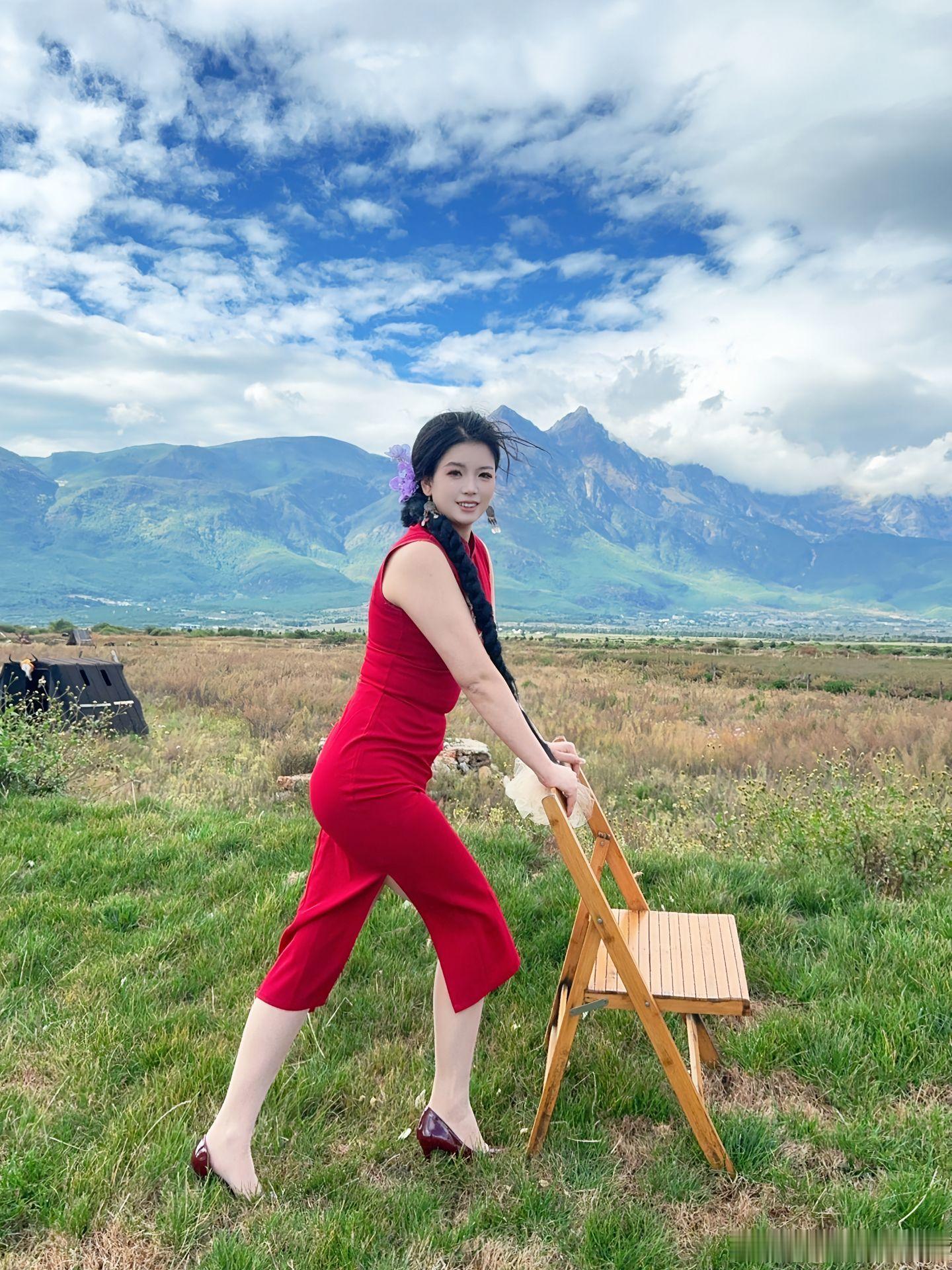 今天穿什么红色旗袍美女绘梦长廊