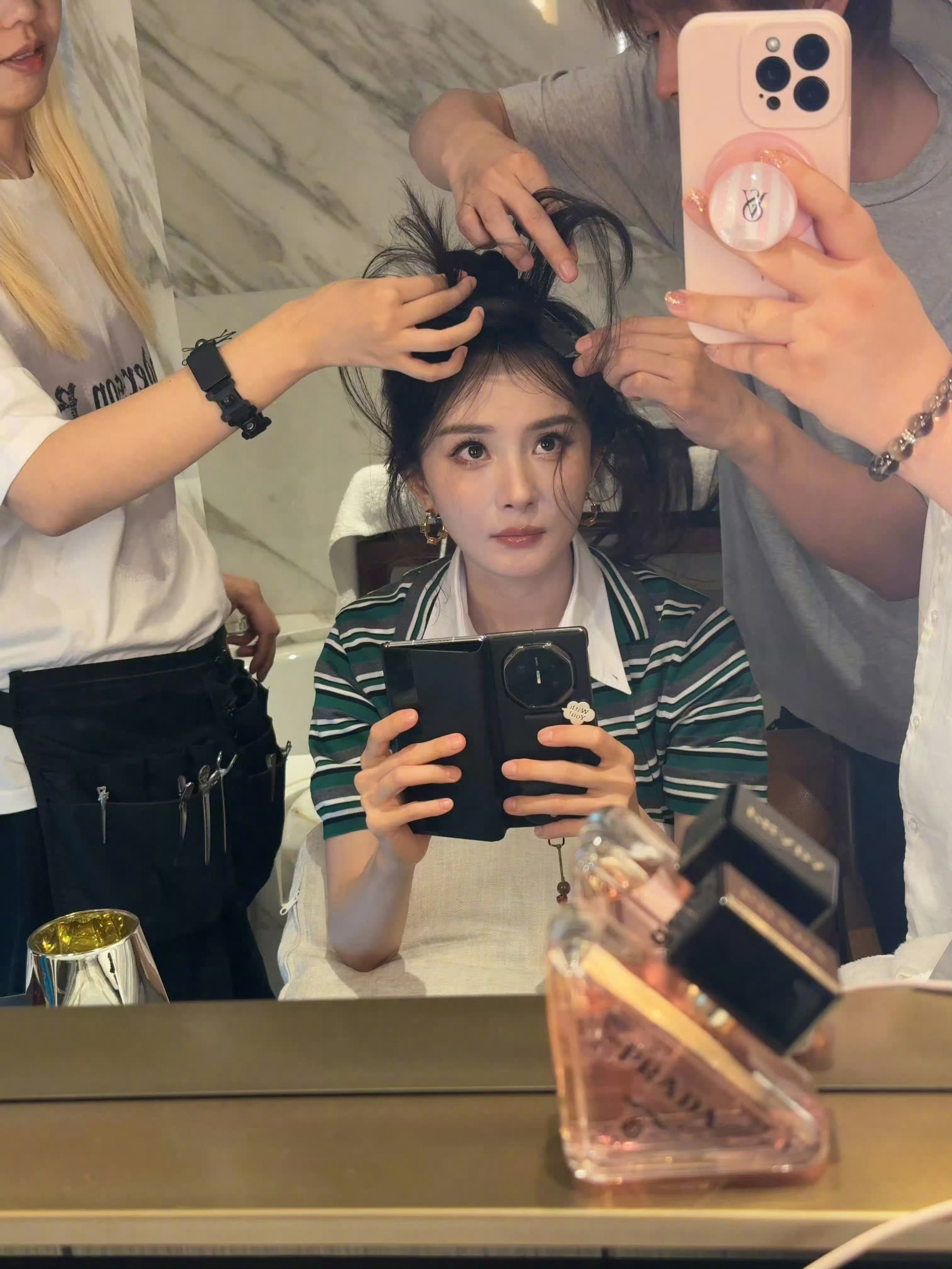 杨幂李现Prada造型此女简直就是人间芭比来着！美翻全世界了