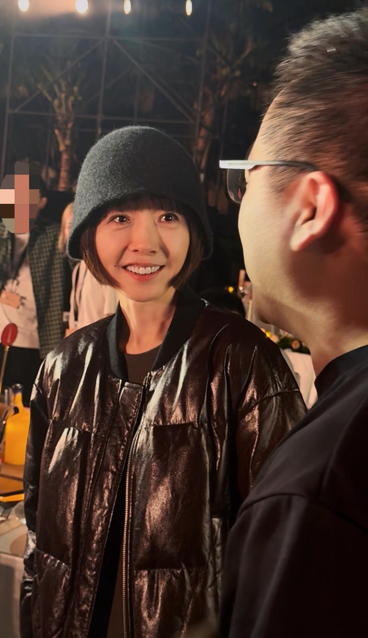 55岁的鲁豫状态真的好，早几年觉得她身材太瘦，脸上挂不住肉，应该很容易显老，没想