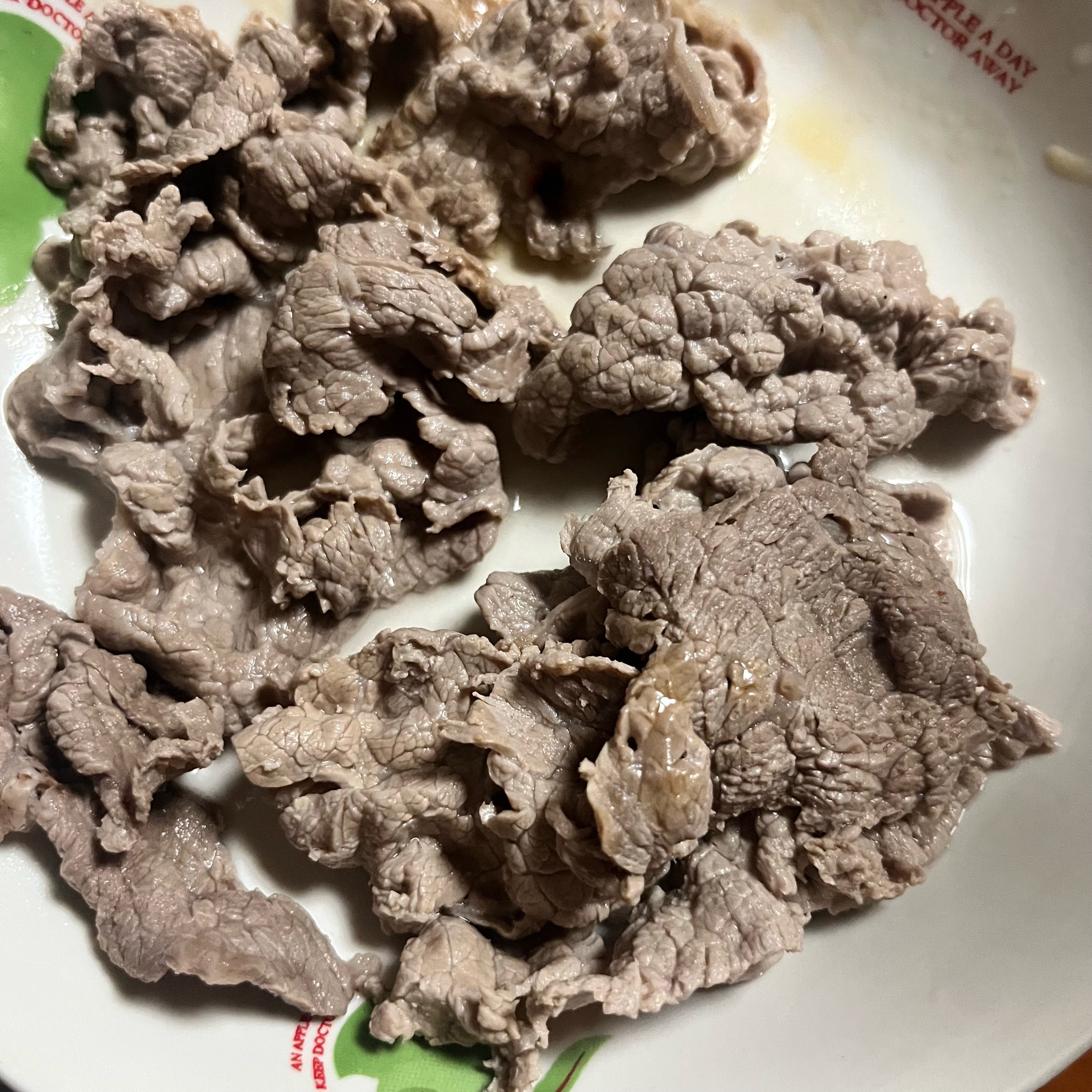 每次家里人吃饺子我就这样莫名其妙吃起了水煮菜（）
