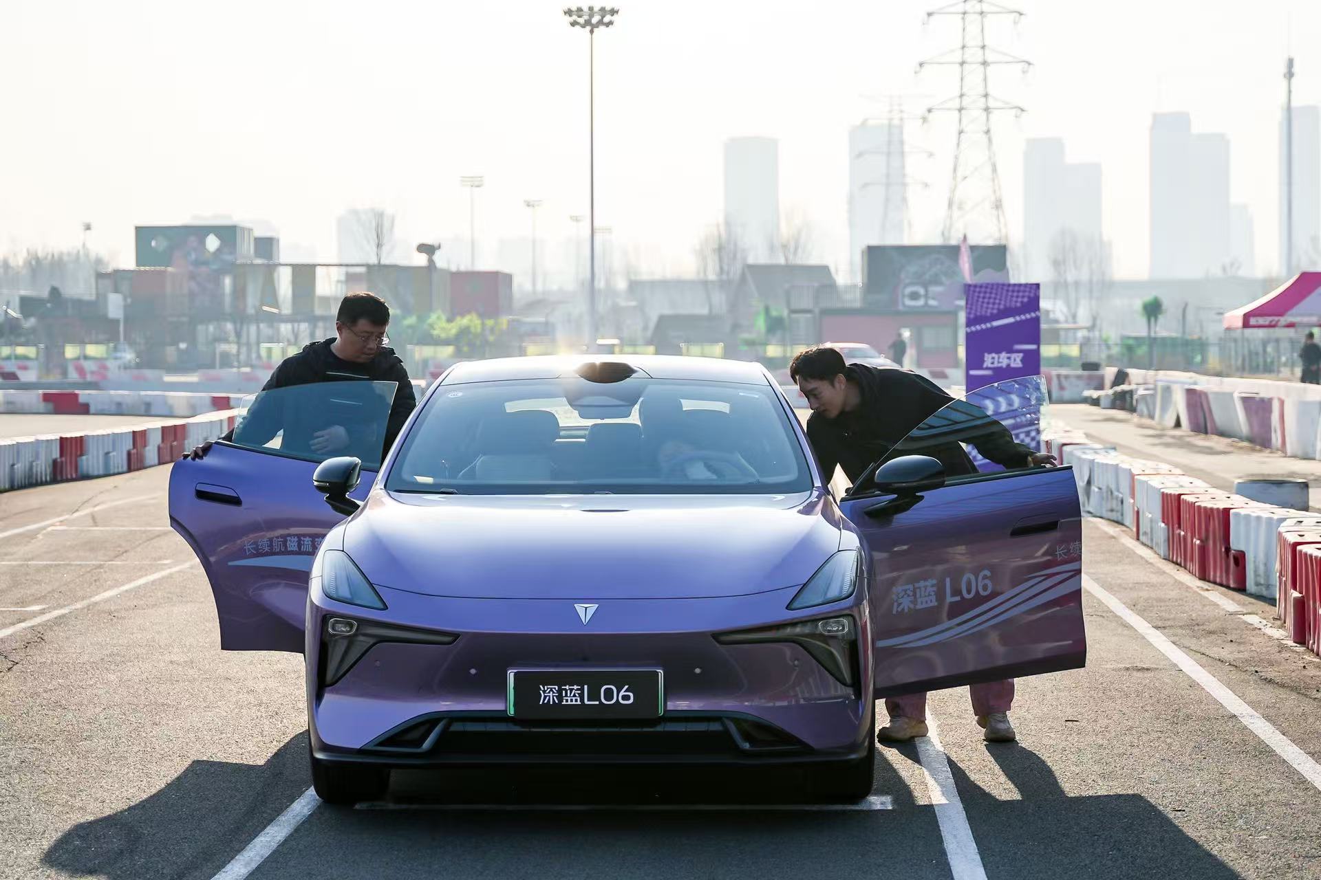 深蓝L06驾控之王体验营15万级无框轿跑实力开秀！磁流变悬架稳控全场景，5秒