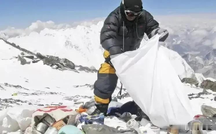 什么！4000美元扔珠峰！不退！是环保还是捞金？家人们，这事儿最近在户外圈可