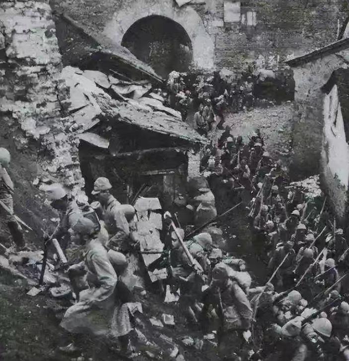 长沙战役前三次都打赢了，为什么第四次却惨败？原因很简单，前三次日军兵力通常在6万