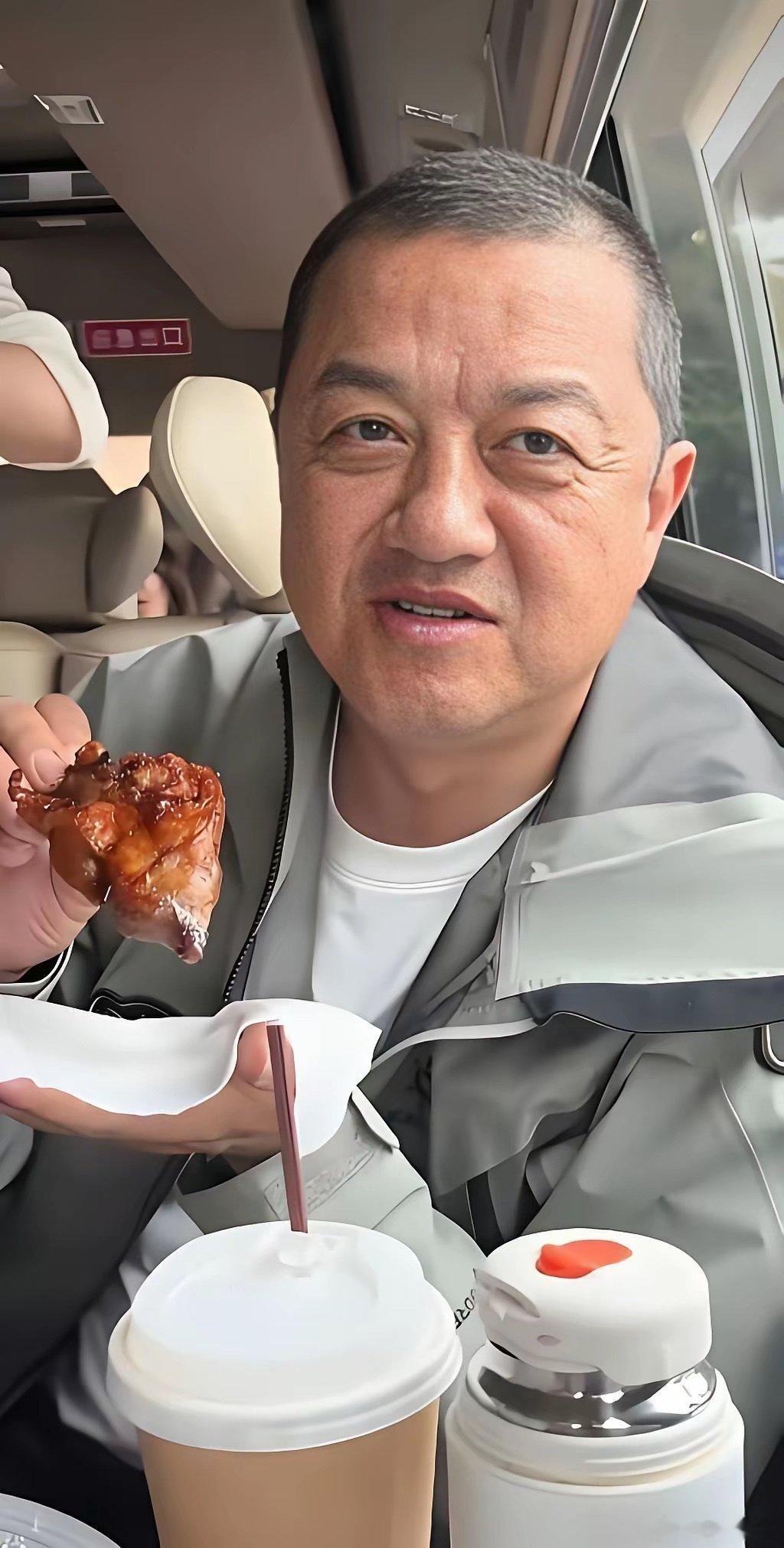 李亚鹏的变化是真大，年轻时头发浓密又帅气​