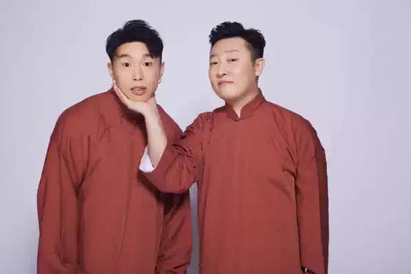 别再吹郭德纲了！德云社能活30年，全靠这俩狠人！德云社从1995年起步，那时候