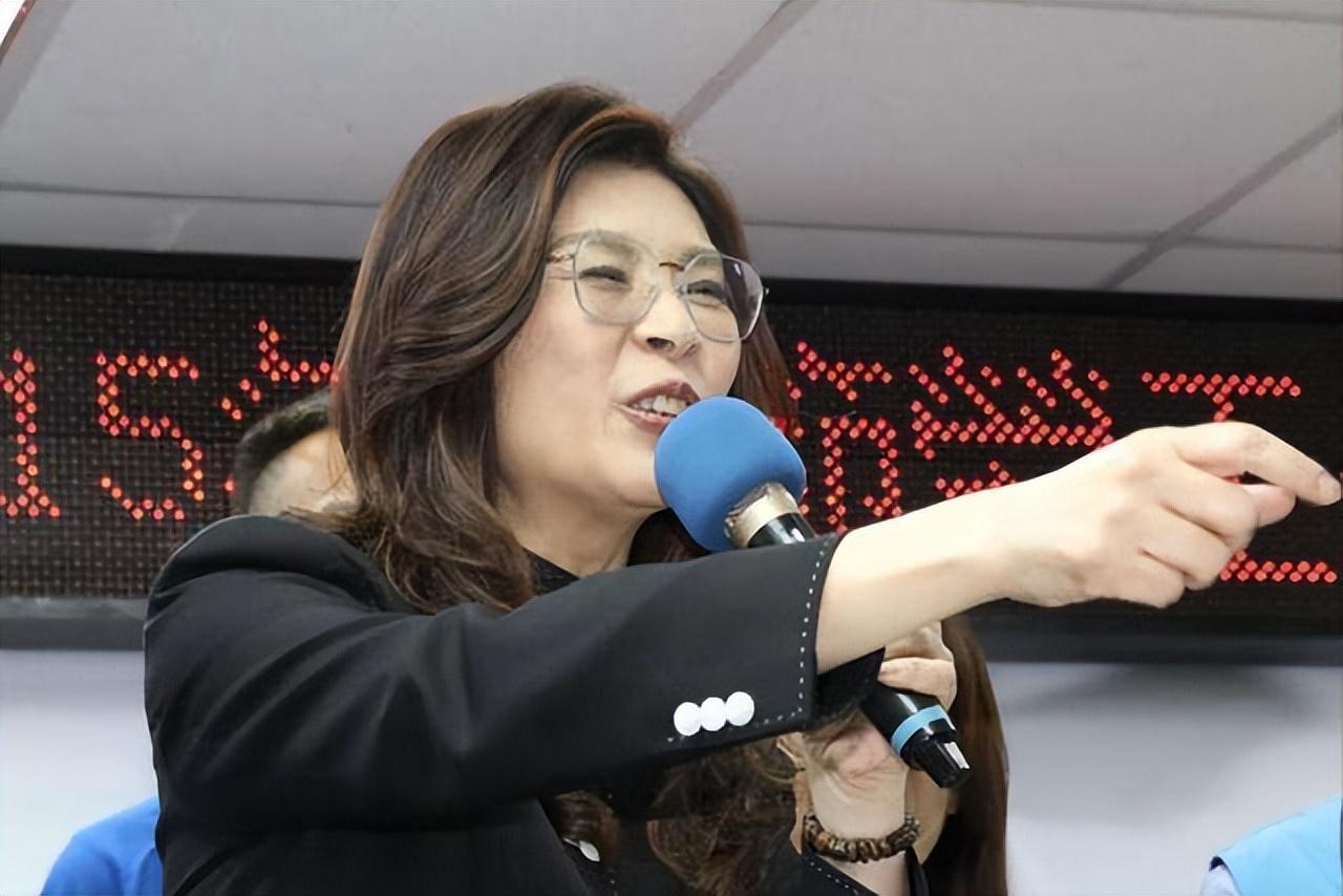 郑丽文连打两个翻身仗！蔡正元入狱43天隐忍发声，马英九终酿大祸。近期国民党内