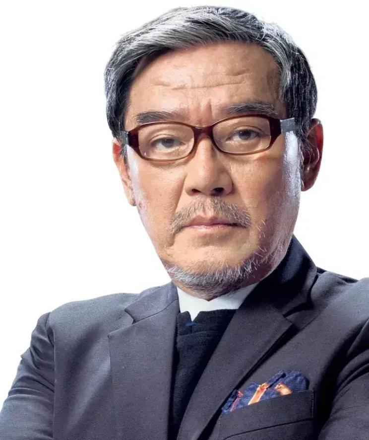李立群成名后，父亲试探性的对他说：“其实在河南老家，你还有一个同父异母的哥哥，现