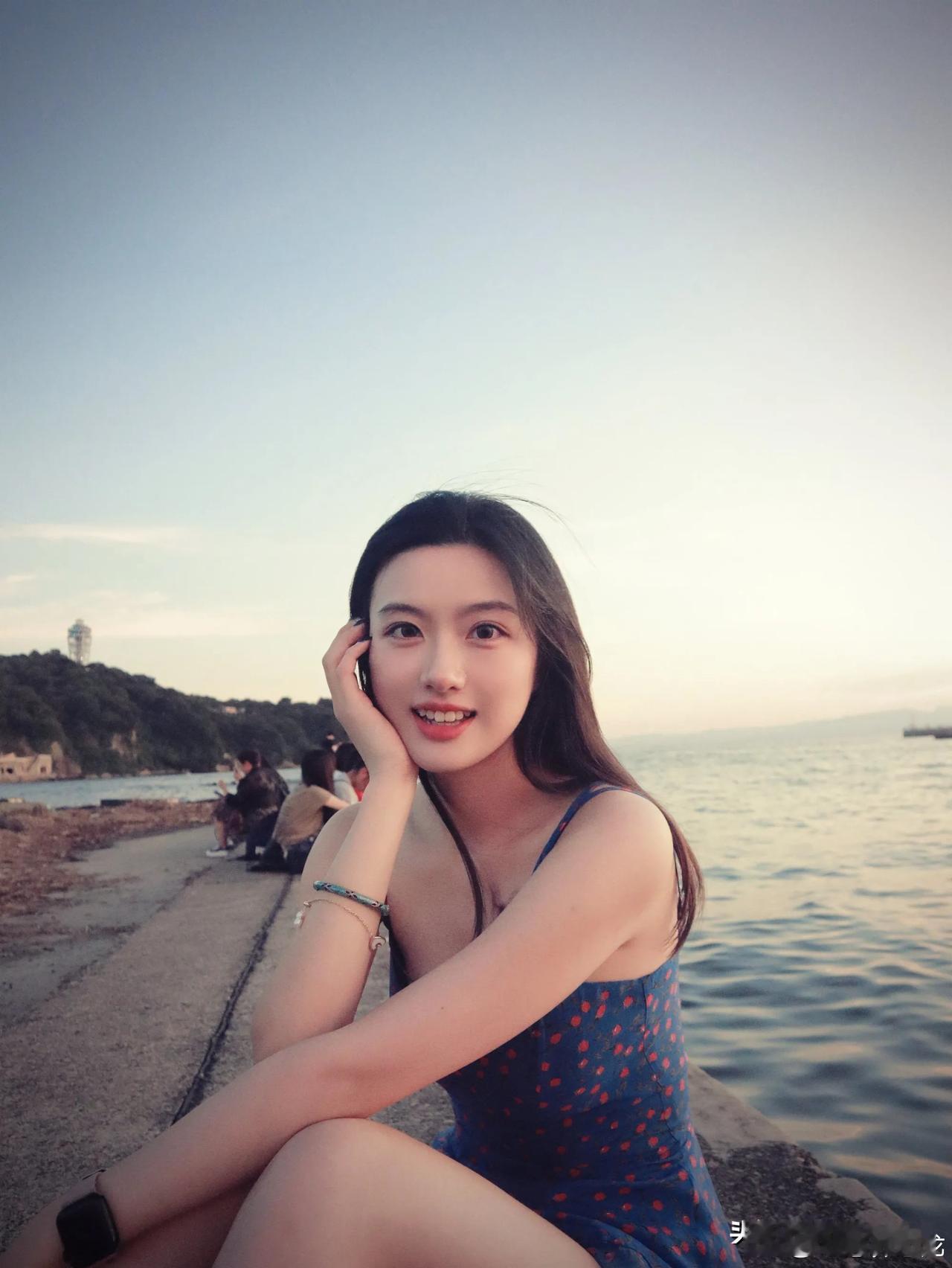 清新脱俗的女孩子是什么样子的呀哪种滤镜比较好呢？什么才是漂亮的女生你见过最漂亮