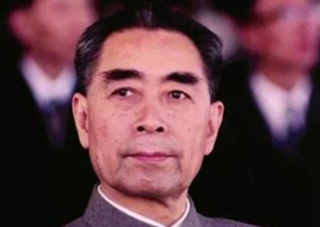 1966年，周总理在大会堂接见外宾，一颗子弹突然射进了大会堂。总理十分恼怒，下令