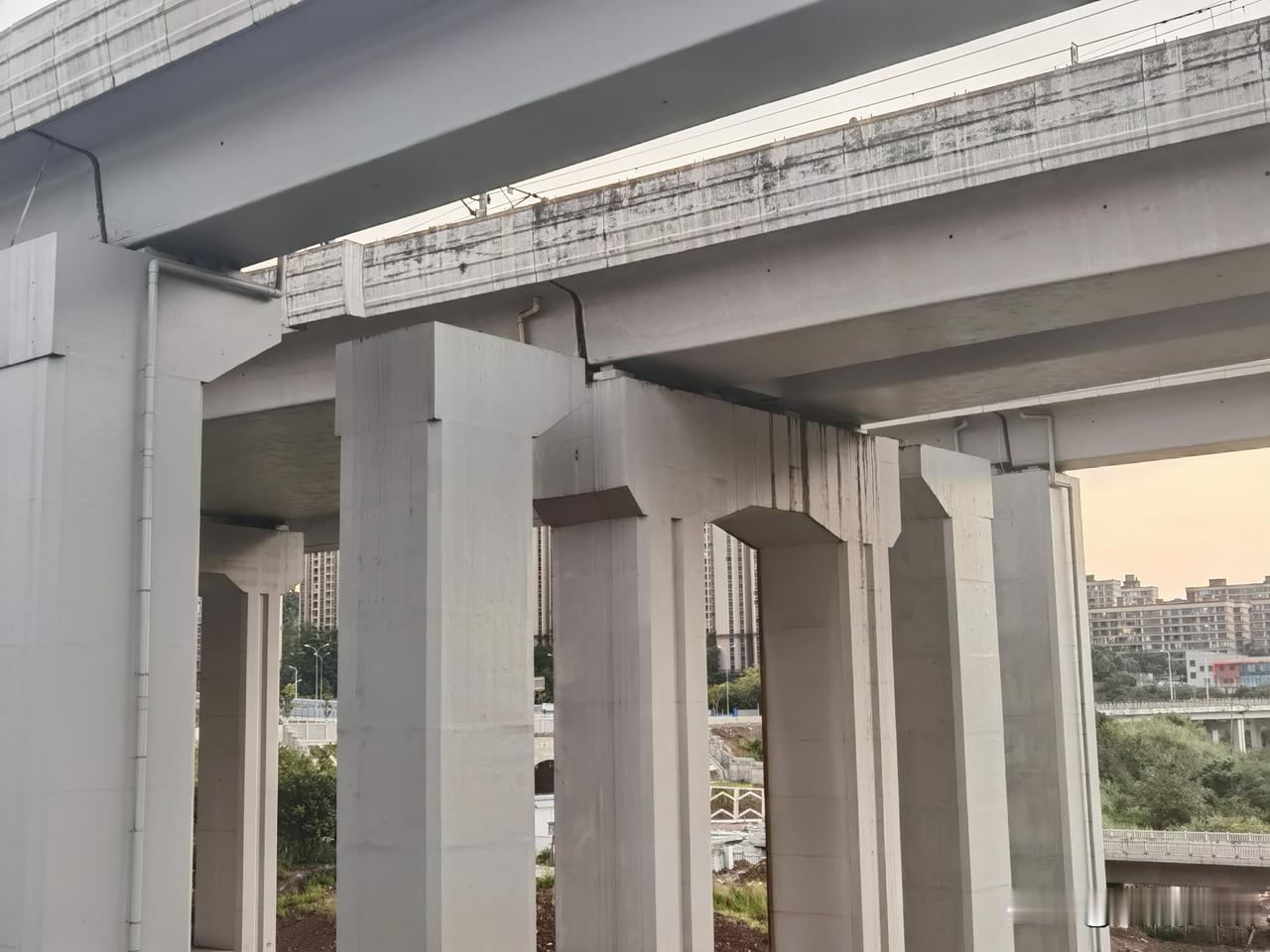 重庆轨道6号线刘家坪站，等27号线通到了重庆东站，就要启动改造了。很多人就是不