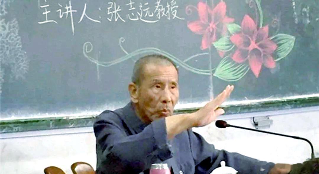 早睡觉能解决80%以上的问题很多人熬夜后会发现自己皮肤状态变得很差，皮肤分泌大量