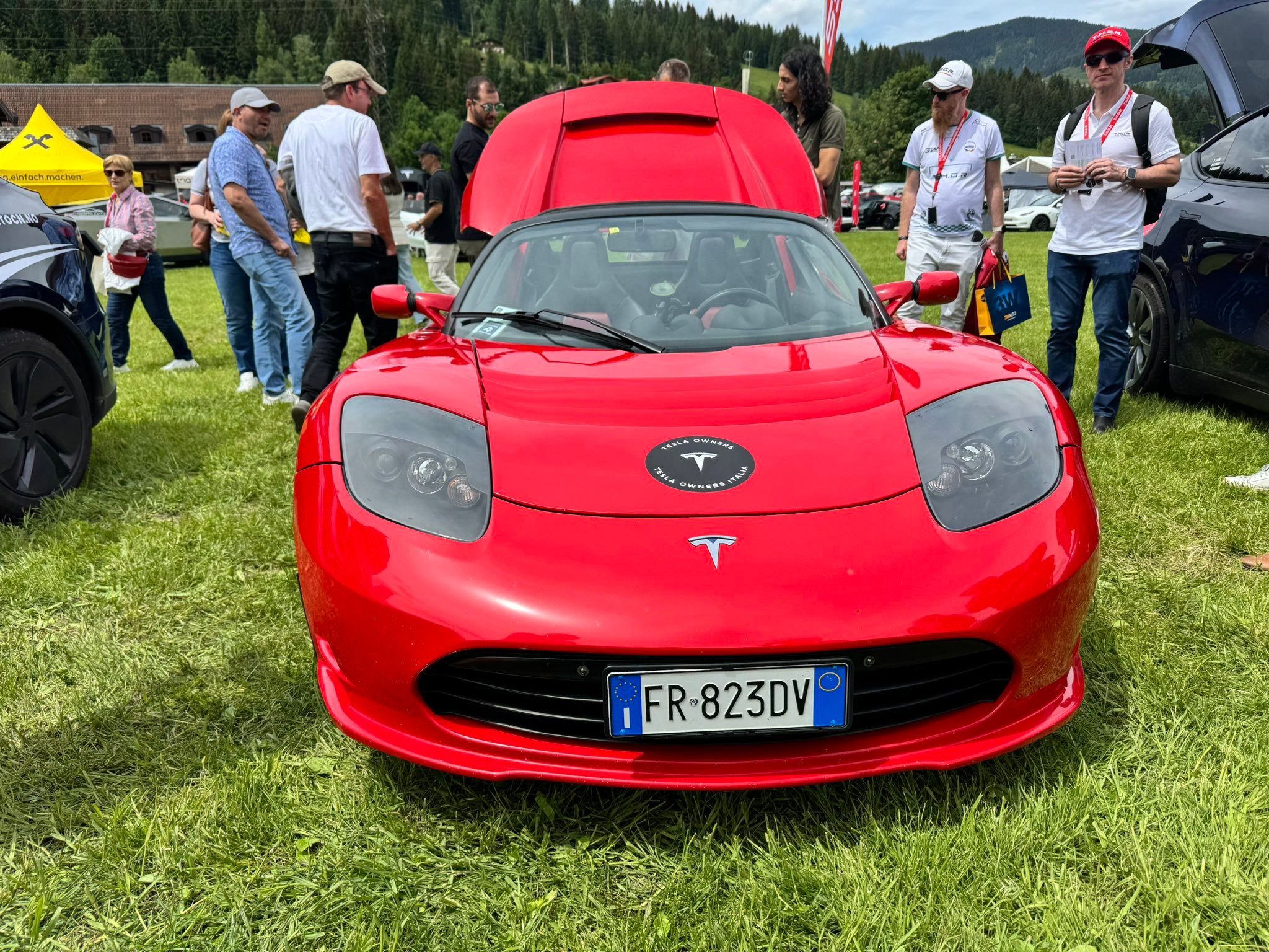 特斯拉的第一款车Roadster