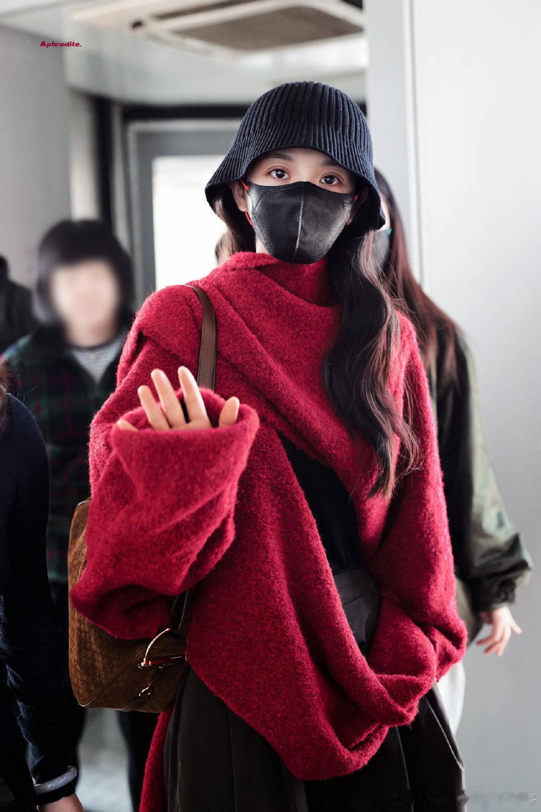 田曦薇机场路透，进组啦，一切顺利！