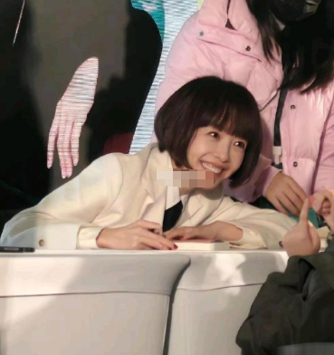 没有人告诉我鲁豫线下长这样......​​​