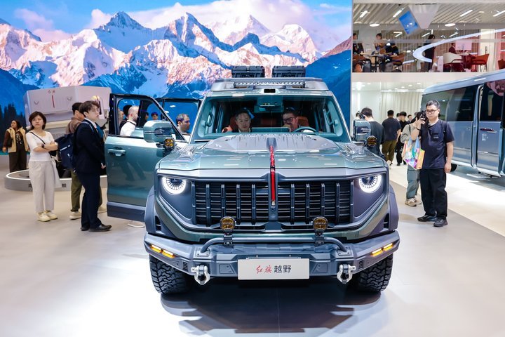 金葵花把千年非遗文化装进车里一汽红旗金葵花携手工艺美术协会，联袂多位非遗大师，重