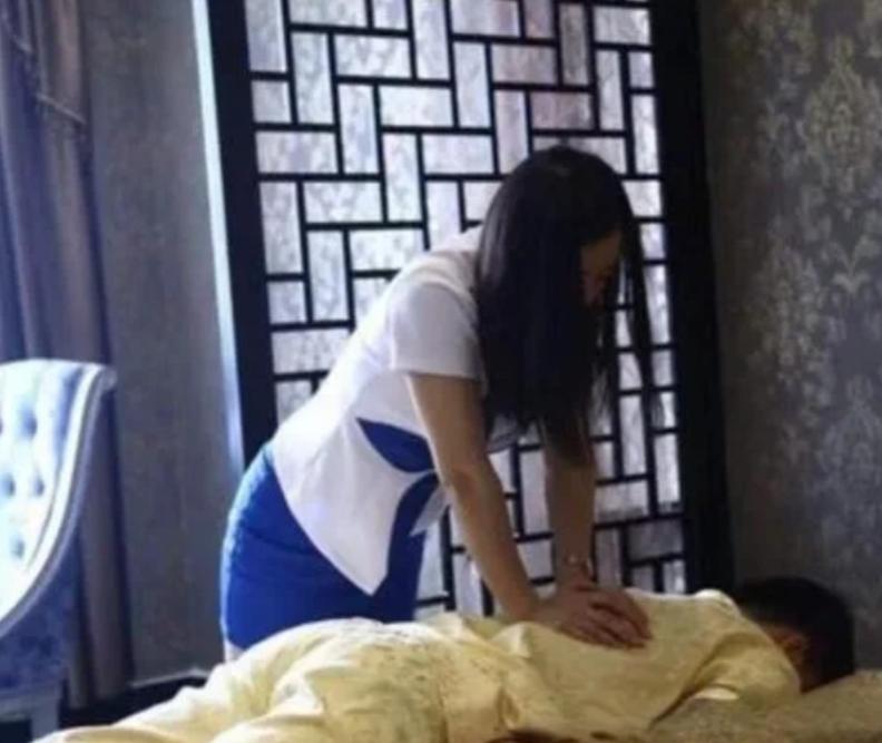 “冤不冤？”湖北，男子多次与一足浴店女技师玩暧昧，一天深夜喝多后，联系对方声称要