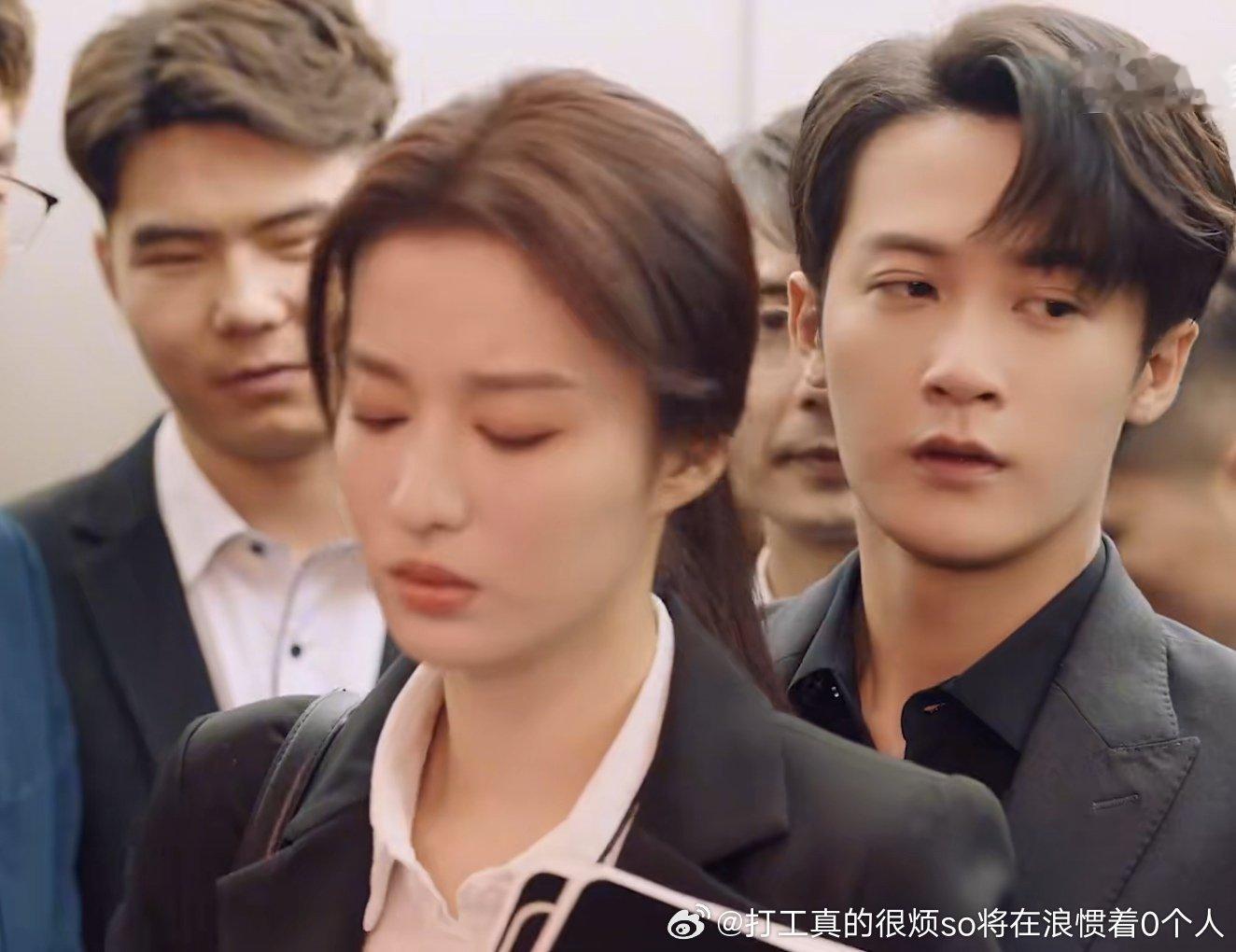 神人配的现偶男女主.近镜头女的已经蹲了吧