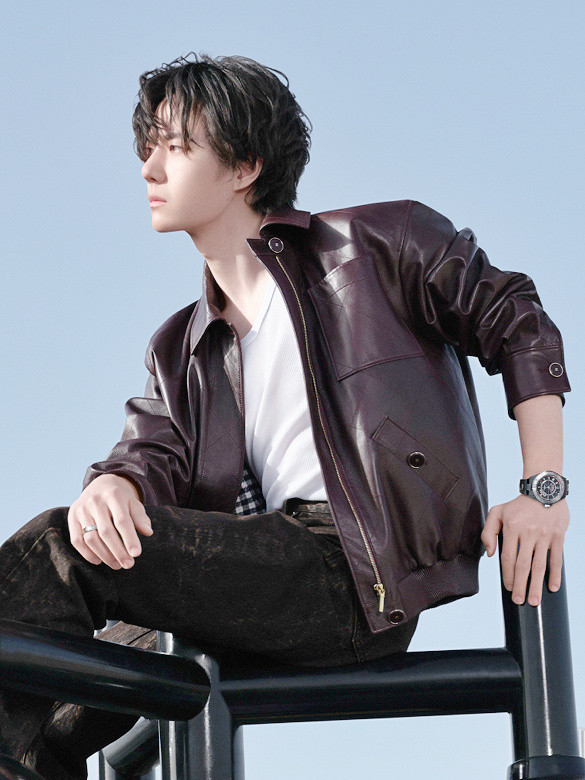 哥哥…这就是熟男的香气吗GQ王一博登高大片王一博