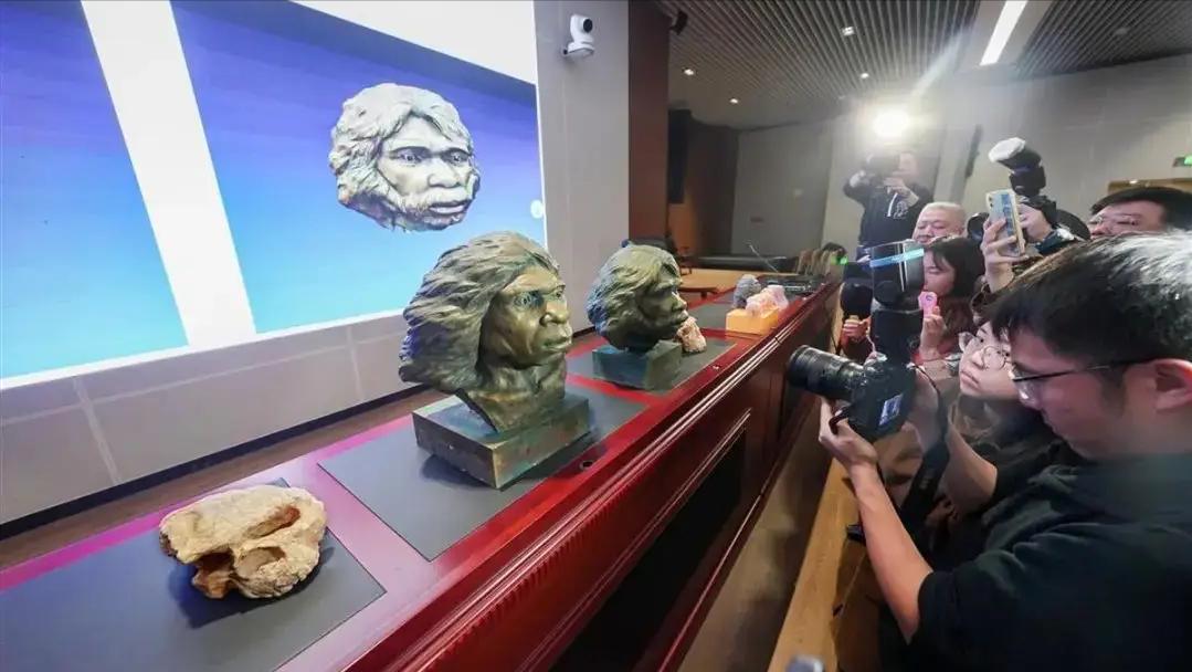 人类起源，这下彻底翻车了！西方几十年鼓吹的“非洲起源论”，原来是建在沙滩上