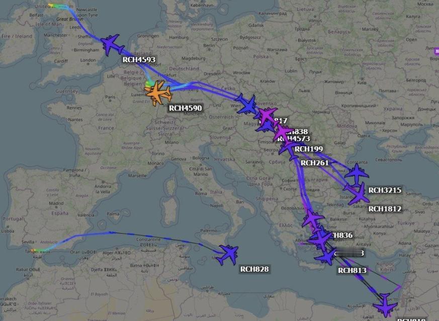 伊朗局势有些不同寻常起来，中东的几个美军基地已经躁动不安了。近期美国疯狂向中