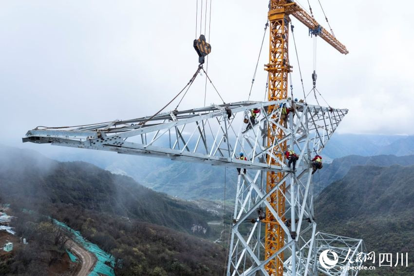 金沙江上游-湖北特高压工程牛背山段全线贯通