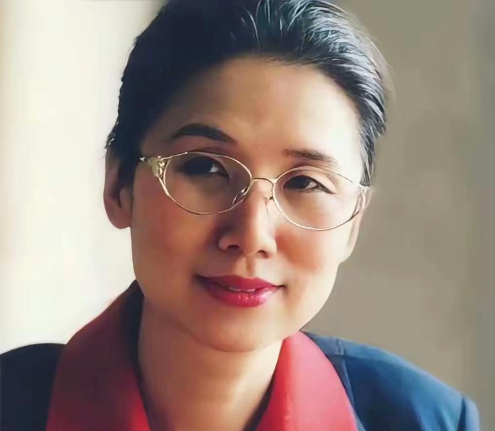 中科院教授杨佳：29岁双目突然失明，失明后丈夫选择离婚并带走女儿，丈夫携女儿离开