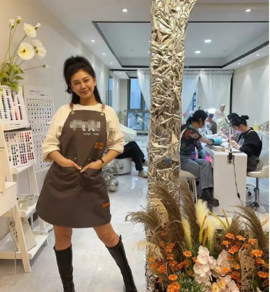 之前知道她开美甲店了，但没想到她居然被骗了