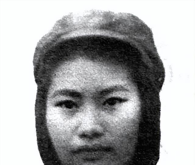 1950年，19岁的丁佑君被土匪抓获，土匪们看到她白皙如玉的肌肤，瞬间扒光了她的