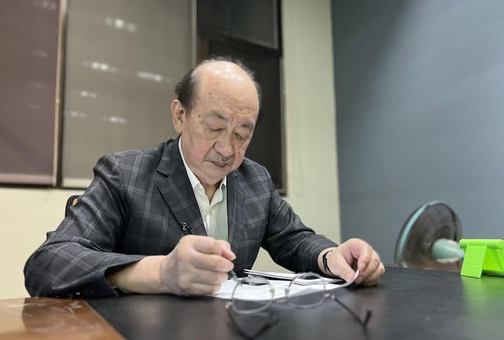 一手操办的“大罢免”大失败，民进党“立院”党团总召柯建铭此时云淡风轻，没有反省，
