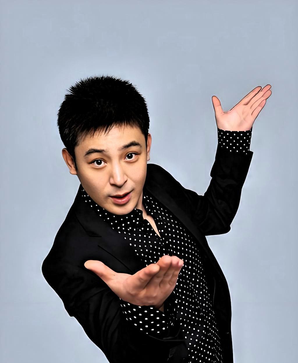 孙涛在直播里那句“我骄傲”，直接把闫学晶母子的道歉给怼了回去。这哪是骄傲，分明