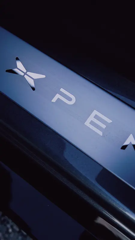 小鹏X9又整新活了！2026款X9纯电版和超级增程都开启预订了。纯电版还有高低配