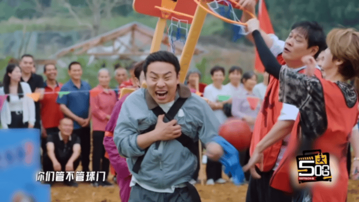 鹿晗扣篮最爽的一次 鹿晗在哈哈哈哈哈扣篮扣爽了，一直在无压力扣篮！