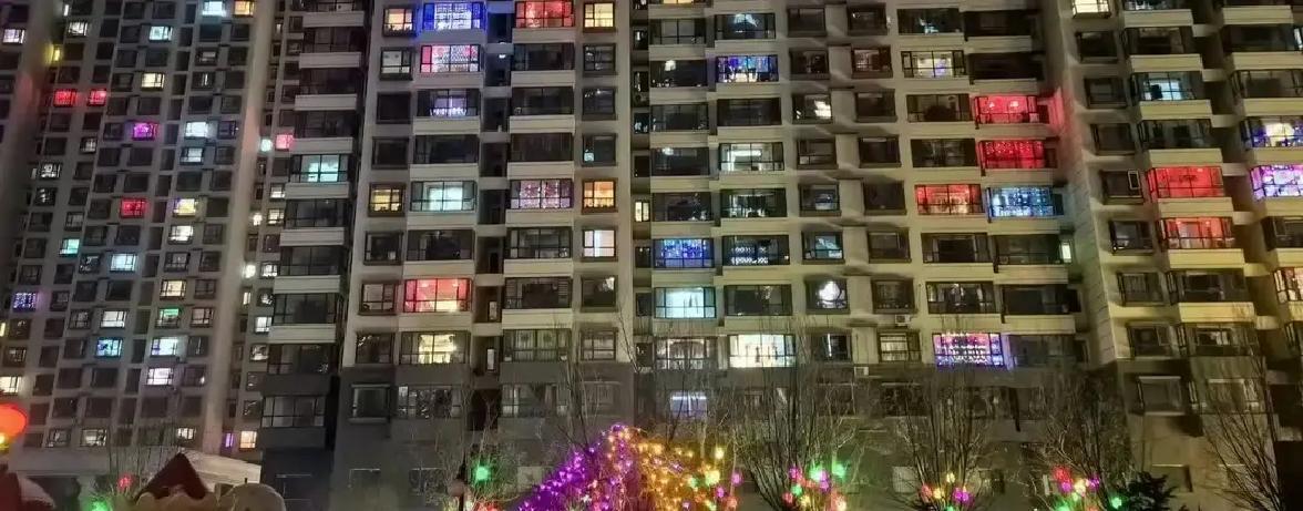 一篇劝中年儿媳妇别挑剔婆家年的文章突然刷屏。作者林薇是心理咨询师，文章里写了