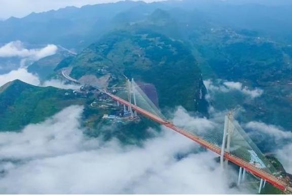 国外一专家得知我国要建设北盘江大桥，把云南和贵州连在一起的时候，表示极度怀疑，并