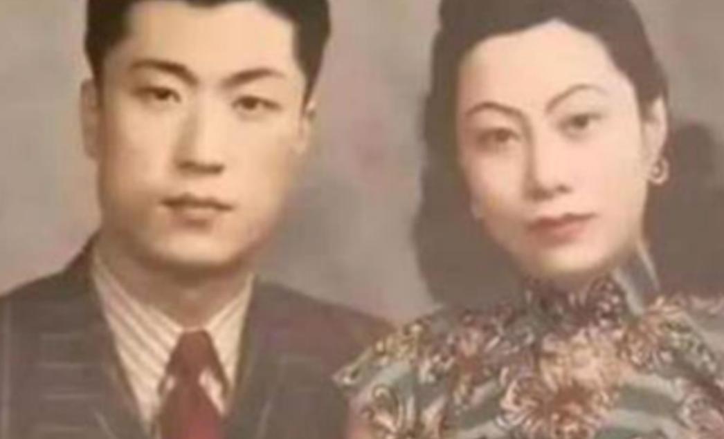 1992年，阎锡山的小儿子回到山西忻州，在老宅门口老泪纵横。然而就在他抬脚准备回