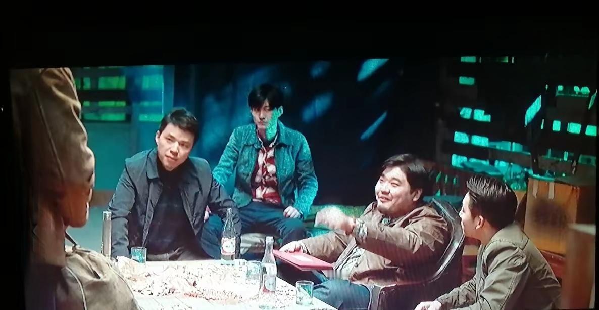 追剧《依依向北风》郭红旗那一对自私自利的小夫妻，俞乐山的五金厂遇到困难需要帮助